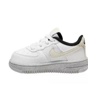 Gently worn Toddler Nike shoes size 7.